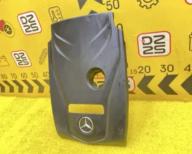Пластиковая крышка на двс Mercedes-Benz