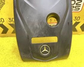 Пластиковая крышка на двс Mercedes-Benz