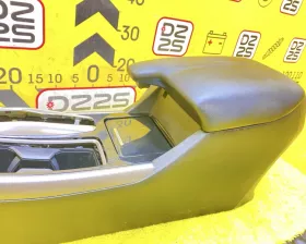 Бардачок между сиденьями Honda