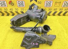 Корпус воздушного фильтра TOYOTA HIACE 2006 1770030160 KDH205V 2KDFTV, передний