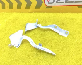 Петля капота Nissan