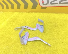 Петля капота Toyota