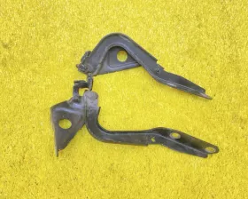 Петля капота Toyota