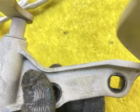 Петля капота Mercedes-Benz
