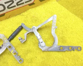 Петля капота Mercedes-Benz