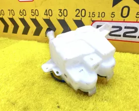 Бачок стеклоомывателя TOYOTA