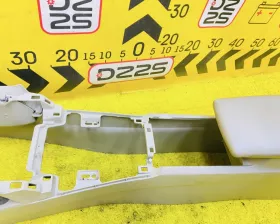 Бардачок между сиденьями TOYOTA