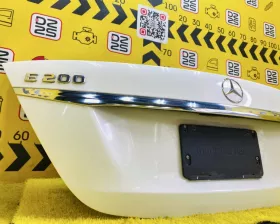 Крышка багажника Mercedes-Benz