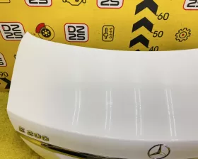Крышка багажника Mercedes-Benz