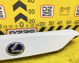 Накладка на дверь багажника Toyota