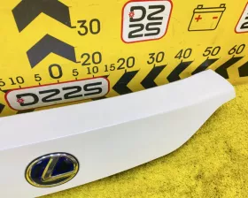 Накладка на дверь багажника Toyota