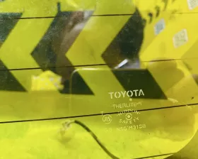 Стекло двери багажника Toyota