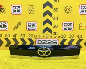 Накладка на дверь багажника Toyota