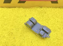 Блок управления стеклоподъемниками TOYOTA HIACE 1994 8482026011 KZH106W 1KZTE, передний правый