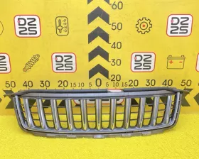 Решетка радиатора Toyota