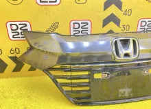 Решетка радиатора HONDA VEZEL 2015 71121T7B00 RU4 LEB, передняя