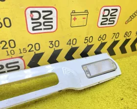 Планка под фары Toyota