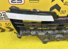 Решетка радиатора TOYOTA VOXY 2014 5311128680 ZWR80G 2ZRFXE, передняя