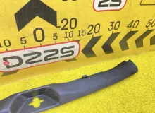 Пластик замка багажника TOYOTA ESQUIRE 2015 6793528100 ZWR80G 2ZRFXE, задний