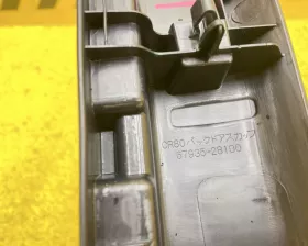 Пластик замка багажника Toyota