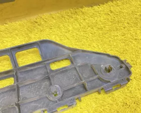 Крепление бампера Toyota