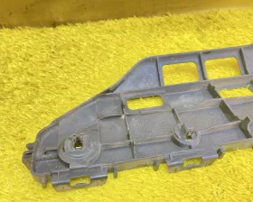 Крепление бампера Toyota
