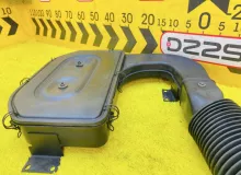 Корпус воздушного фильтра NISSAN SAFARI 1996 1650006J00 VRY60 TD42, передний