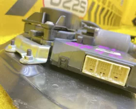 Доводчик двери Nissan