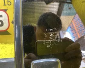 Стекло двери Toyota