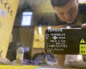 Стекло двери Toyota