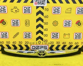 Накладка на дверь багажника Toyota