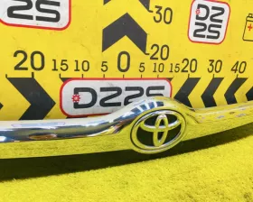Накладка на дверь багажника Toyota