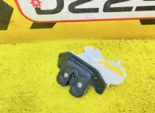 Замок 5-й двери TOYOTA ESQUIRE 2015 6935028170 ZRR85G 3ZRFAE, задний