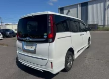 Накладка на дверь багажника TOYOTA ESQUIRE 2015 ZRR85G 3ZRFAE, задняя