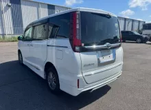 Накладка на дверь багажника TOYOTA ESQUIRE 2015 ZRR85G 3ZRFAE, задняя