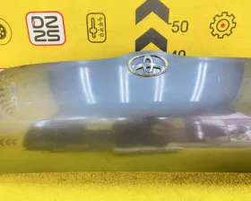 Капот Toyota