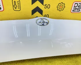 Капот Toyota