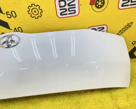 Капот Toyota