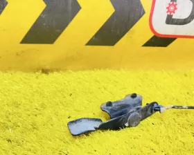 Замок капота Toyota