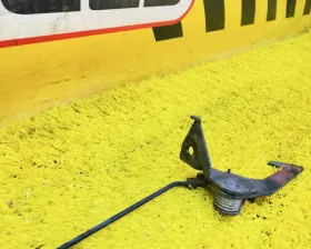 Замок капота Toyota