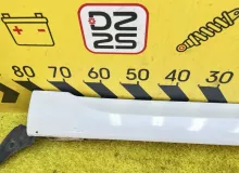 Накладка на порог TOYOTA RAV4 2000/Цвет 064 7691242040A0 ZCA26W 1ZZFE, передняя левая