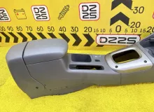 Бардачок между сиденьями TOYOTA RAV4 2000/Цвет 064 5890142010 ZCA26W 1ZZFE, передний