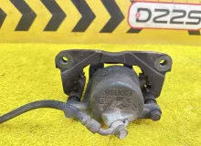 Суппорт TOYOTA RAV4 2000/Цвет 064 4773042040 ZCA26W 1ZZFE, передний правый
