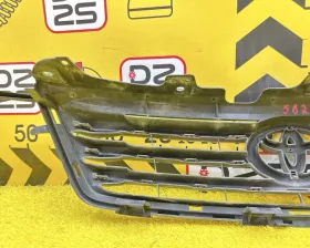Решетка радиатора Toyota