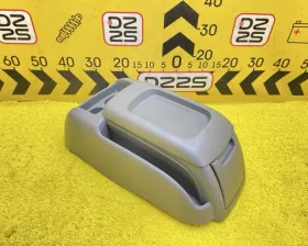 Бардачок между сиденьями Toyota