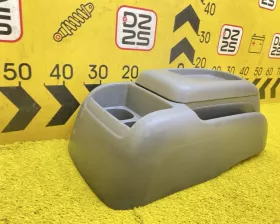 Бардачок между сиденьями Toyota