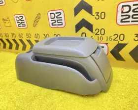 Бардачок между сиденьями Toyota