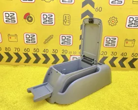 Бардачок между сиденьями Toyota