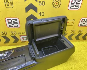 Бардачок между сиденьями Toyota