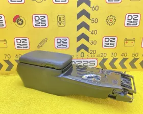 Бардачок между сиденьями Toyota